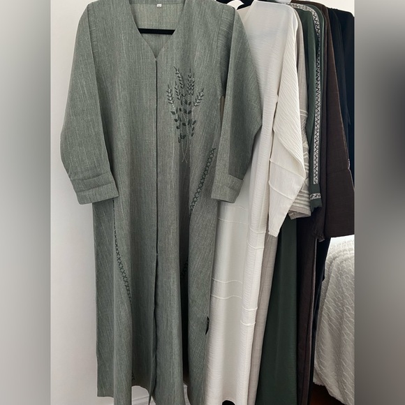 Sage green linen abaya from Dubai - Picture 4 of 6